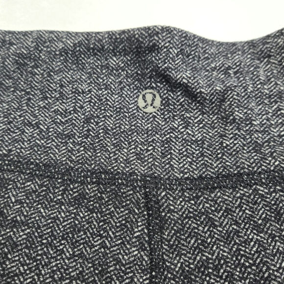 Lululemon Crop Capri Leggings Size 10 Stretch Yoga Adult Stretch - Picture 3 of 6